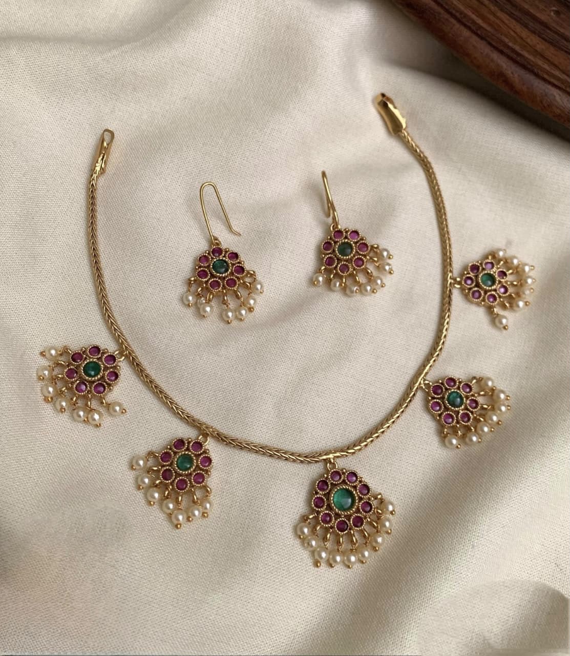 5 pendent multicolor necklace